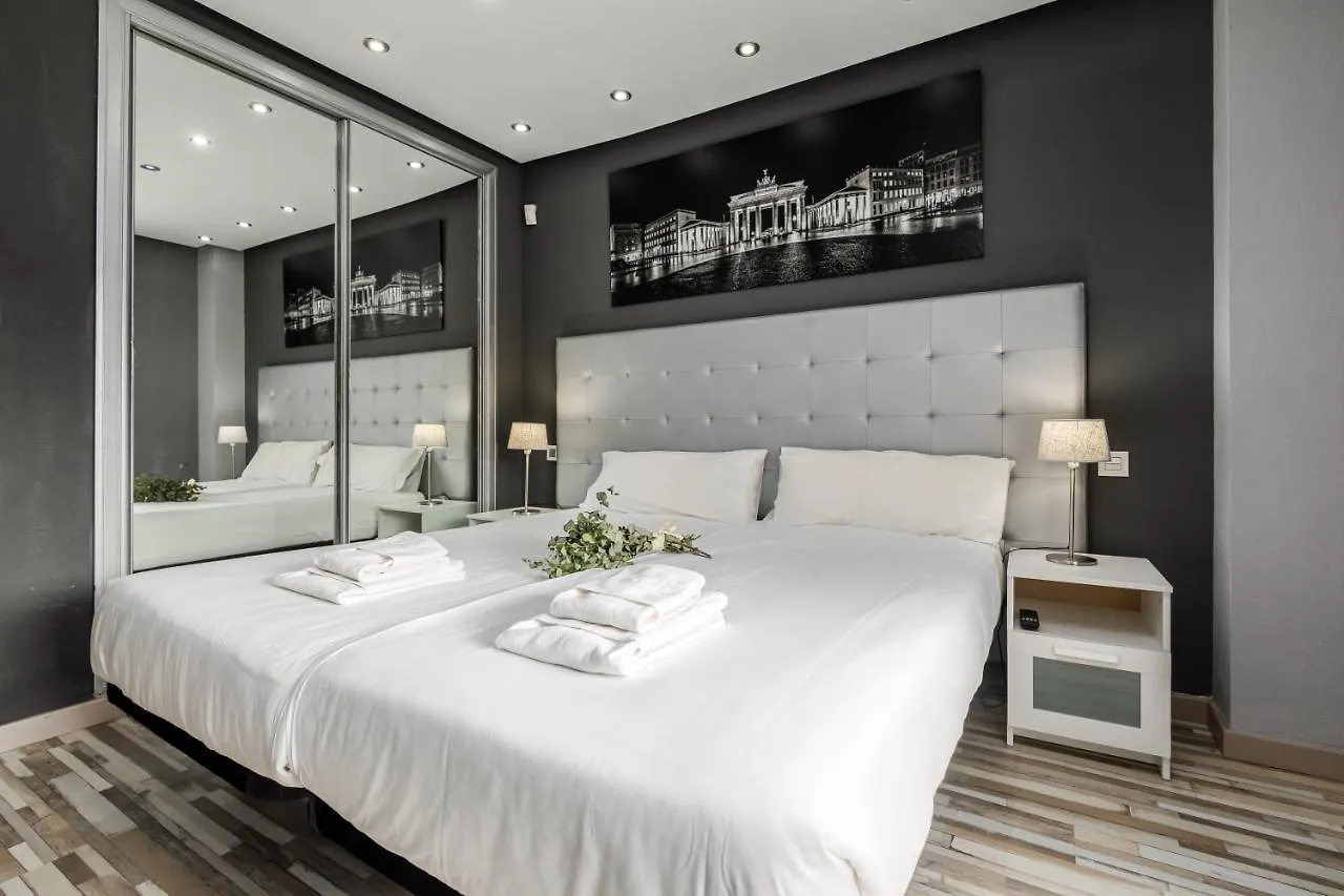 Trendy Apt. Puerto Banus マルベーリャ